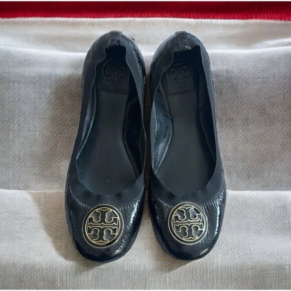 TORY BURCH Black Patent Leather Logo Ballet Flats Size 8 - Picture 1 of 7